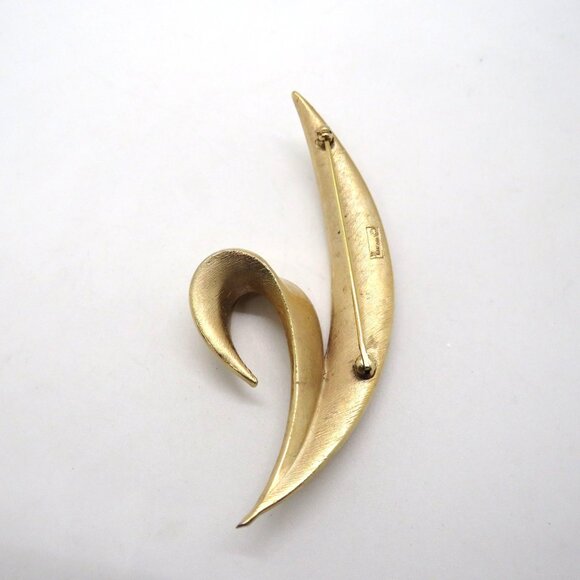 Vintage Crown Trifari Brooch Gold Tone Abstract Leaf Style 3" Pin - Picture 6 of 9